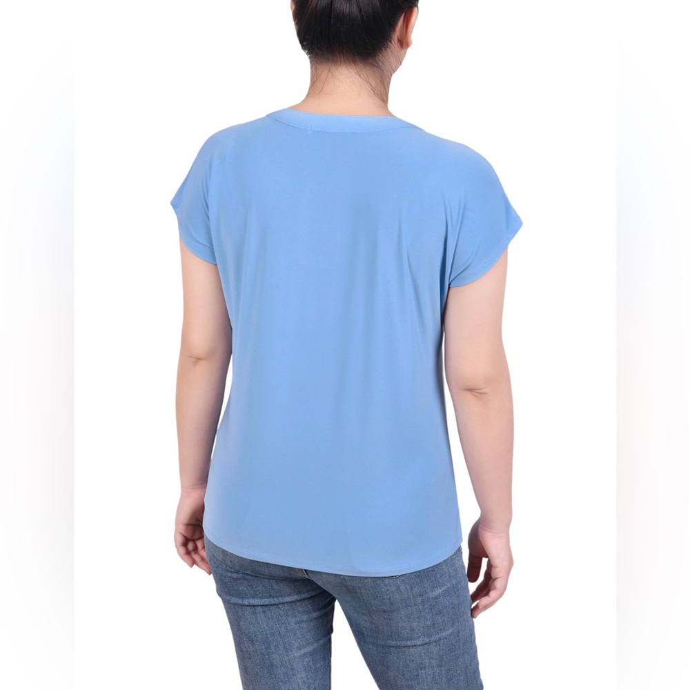 New NOTATIONS Women's Short Sleeve Grommet Top with Keyhole - Picture 4 of 4